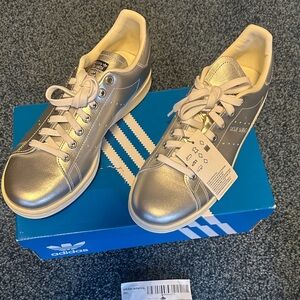 Stan Smith Adidas 8.5 women’s sneakers new in box  current